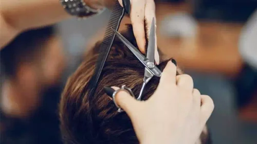 tout-ce-que-vous-devez-savoir-sur-la-reconversion-professionnelle-dans-la-coiffure
